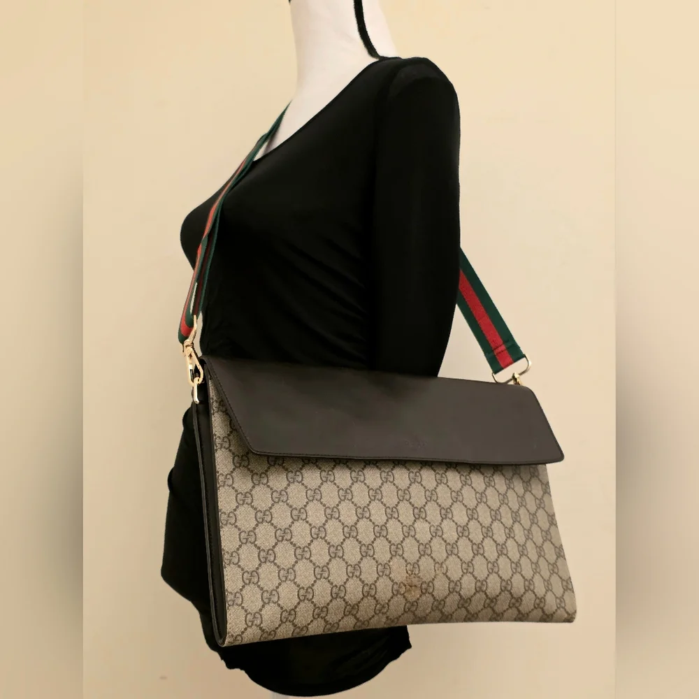 GUCCI GG Supreme Laptop Bag Clutch 3 Pocket Shoulder Crossbody Strap Unisex